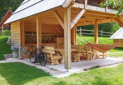 Kamp Korita - lesena hiška